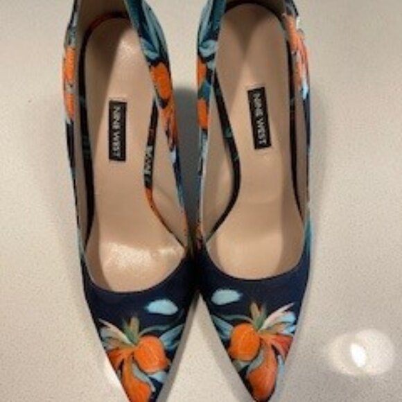 Nine West- Navy and Tropical floral stiletto- Size 9 - Picture 12 of 13